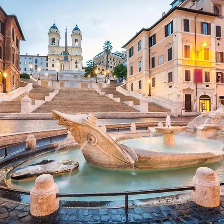 Spanish Steps View Апартаменты *