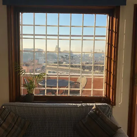 Spanish Steps View Apartment *